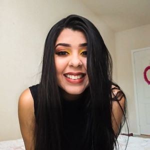 Meet your Posher, Thaís